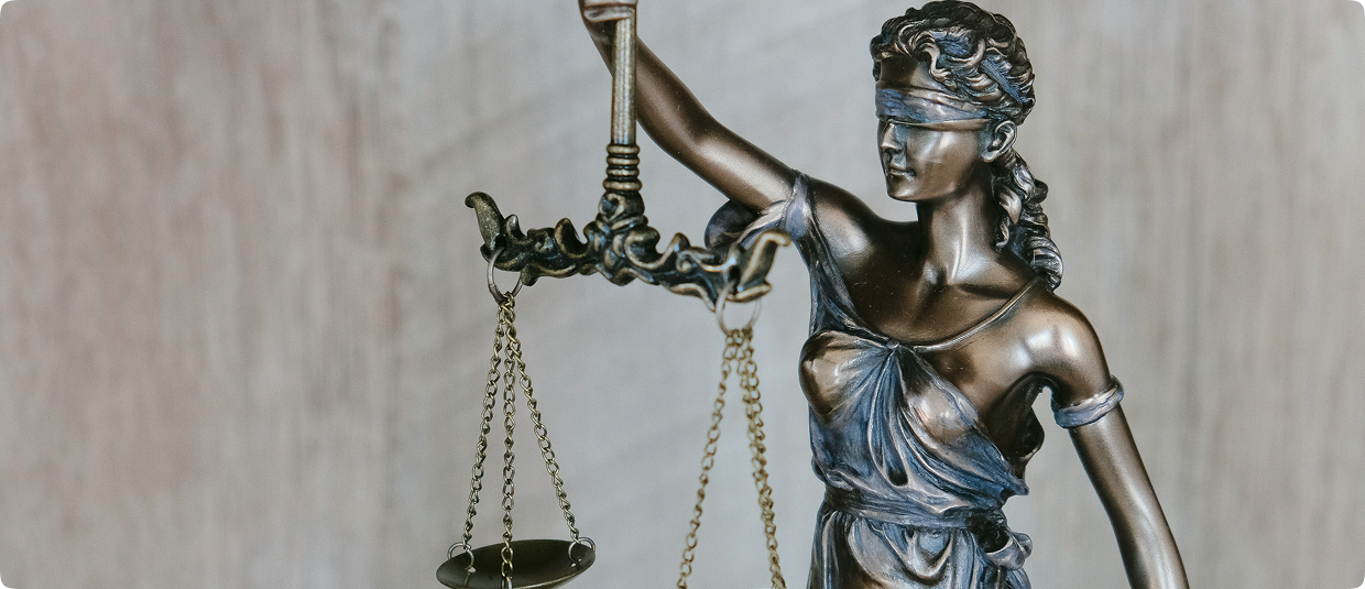 Justitia mit Waage